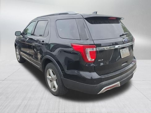 Used 2017 Ford Explorer XLT w/ Equipment Group 202A AWD/4WD image 4