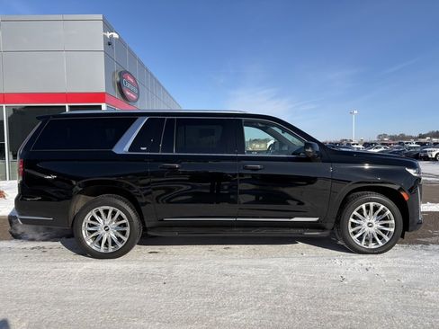 Used 2022 Cadillac Escalade ESV Premium Luxury w/ Performance Package image 2