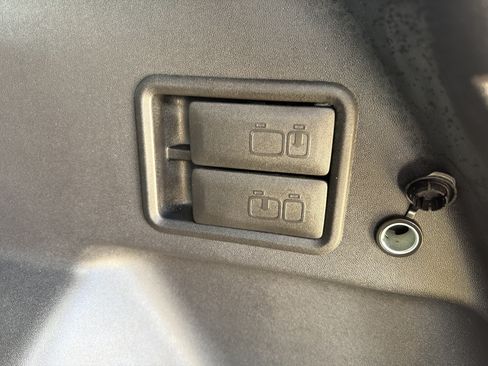 Used 2023 Chevrolet Equinox RS w/ RS Leather Package FWD image 20