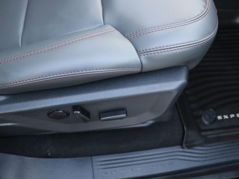 Used 2025 Ford Expedition Active image 10
