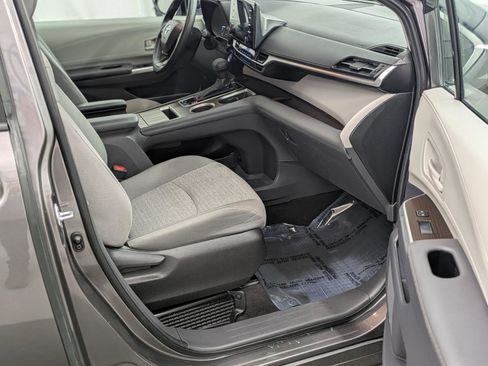 Used 2024 Toyota Sienna LE image 23