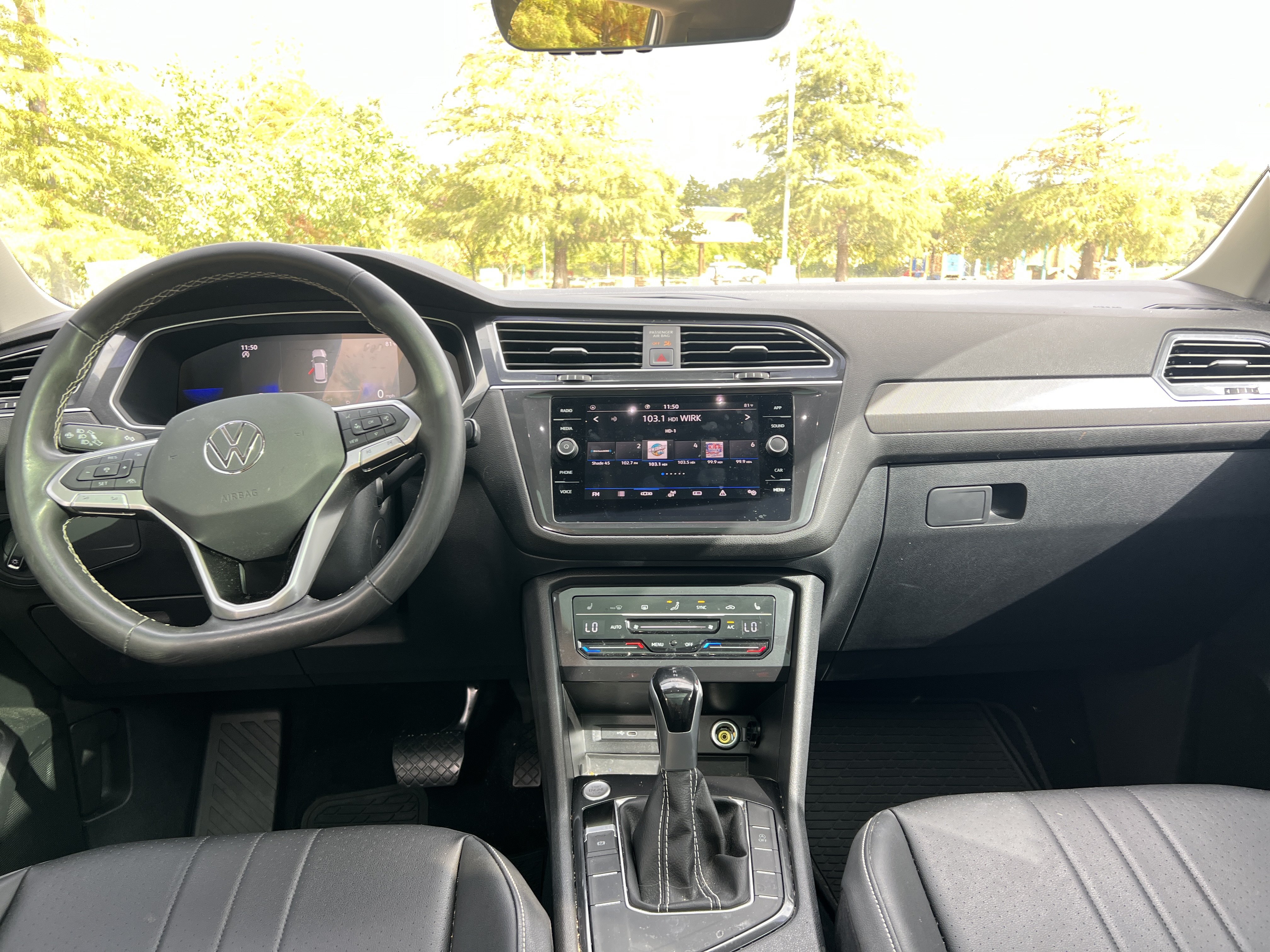 Used 2023 Volkswagen Tiguan SE w/ Panoramic Sunroof Package FWD image 23