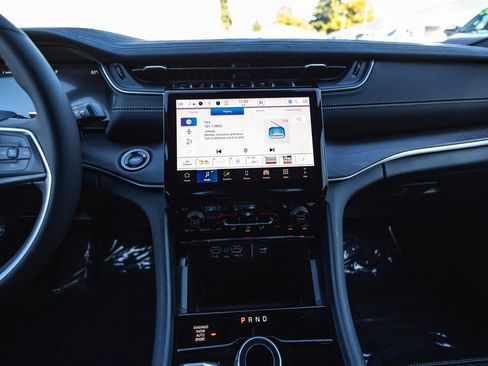 New 2025 Jeep Grand Cherokee Limited w/ Black Appearance Package image 24