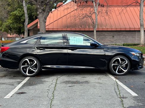 Used 2019 Honda Accord Sport image 3