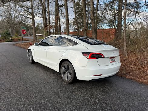 Used 2018 Tesla Model 3 Mid Range RWD image 3