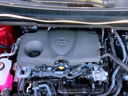 Used 2025 Toyota Sienna XLE image 31