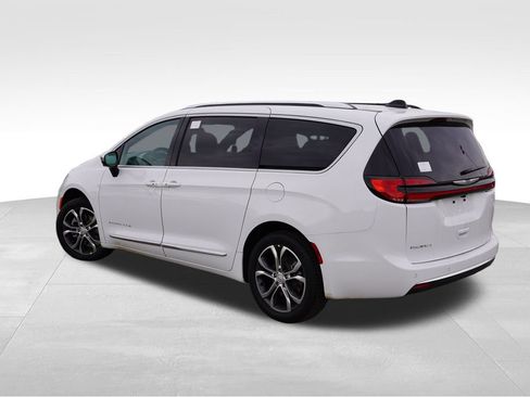 New 2026 Chrysler Pacifica Pinnacle image 5