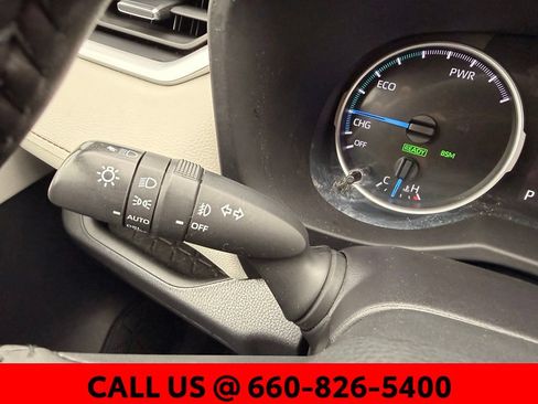 Used 2022 Toyota RAV4 XLE Premium AWD/4WD image 18