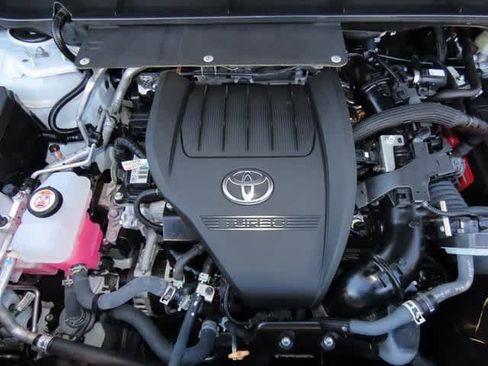 Used 2024 Toyota Highlander Limited image 10