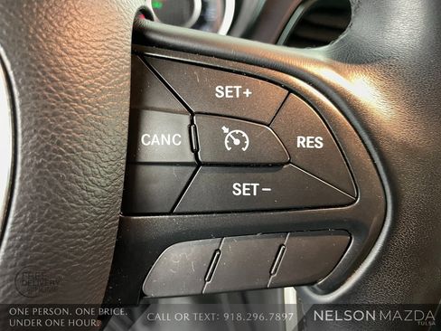 Used 2015 Dodge Challenger SXT image 23