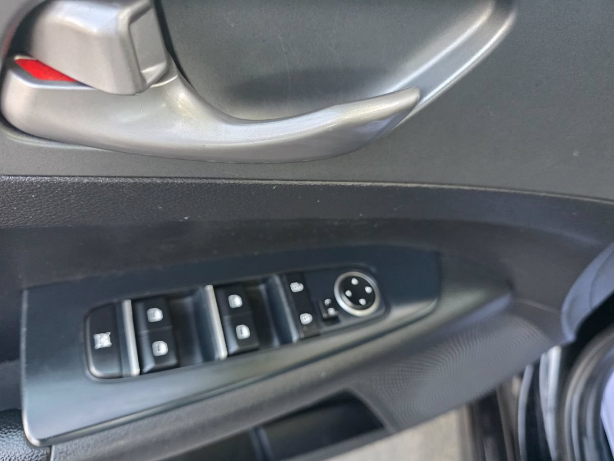 Used 2020 Kia Forte LXS FWD image 15