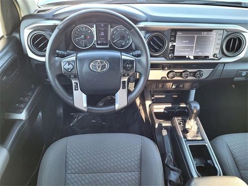Used 2020 Toyota Tacoma V6 image 9
