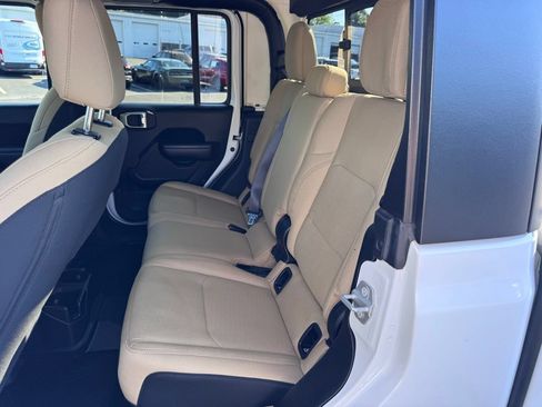 Used 2021 Jeep Gladiator Overland AWD/4WD image 27
