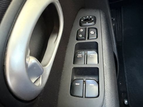 Used 2016 Kia Soul + image 21