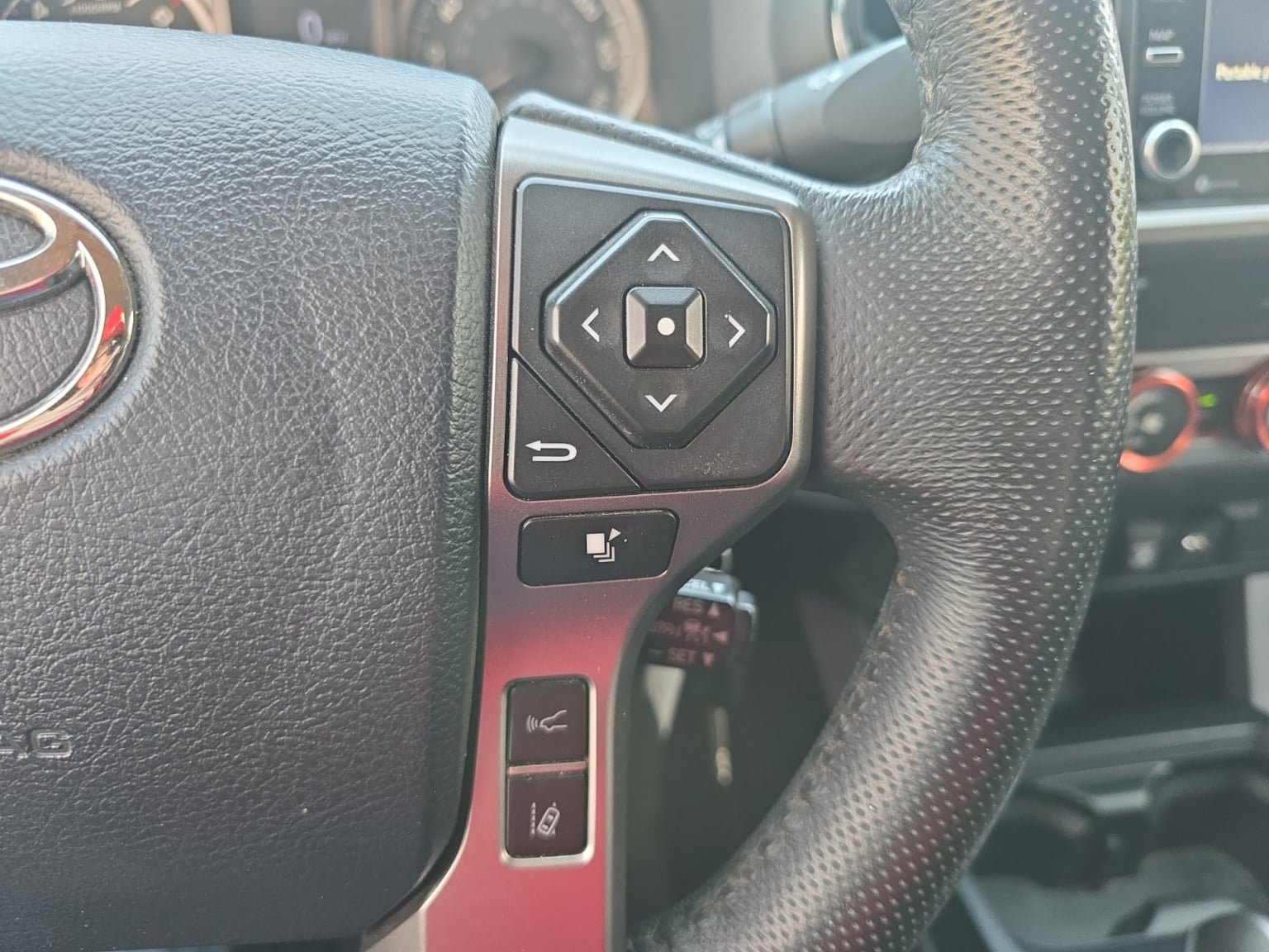 Used 2020 Toyota Tacoma SR5 RWD image 23