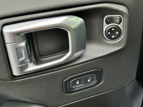 Used 2024 Jeep Wrangler Sahara image 25