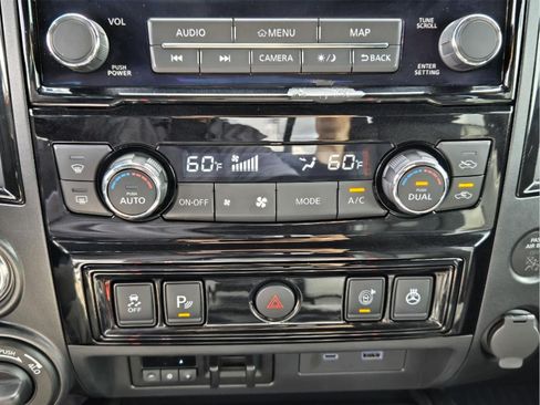 Used 2024 Nissan Titan PRO-4X w/ Pro-4x Convenience Package AWD/4WD image 18