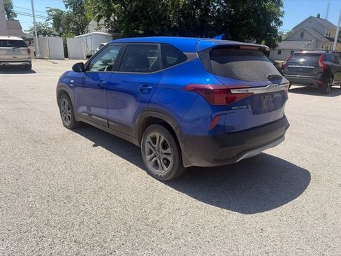 Used 2022 Kia Seltos LX AWD/4WD image 3
