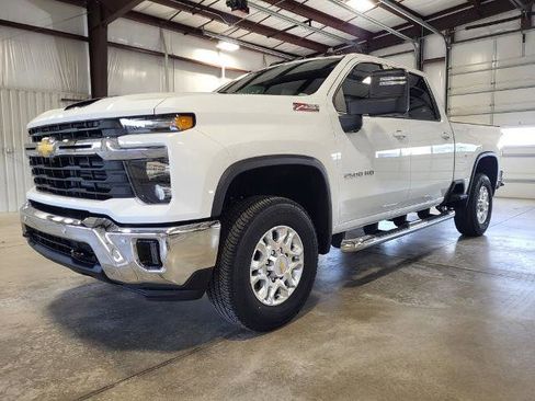 Used 2026 Chevrolet Silverado 2500 LT w/ All Star Edition AWD/4WD image 2
