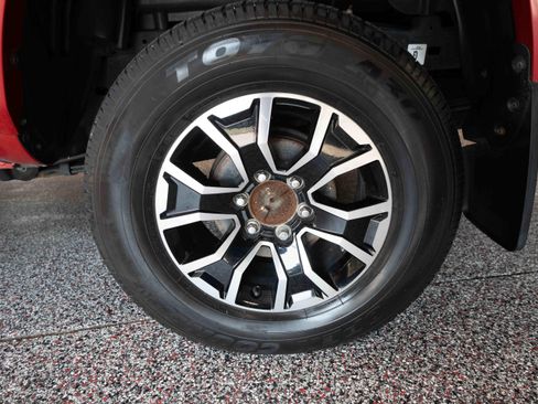 Used 2022 Toyota Tacoma TRD Sport AWD/4WD image 28