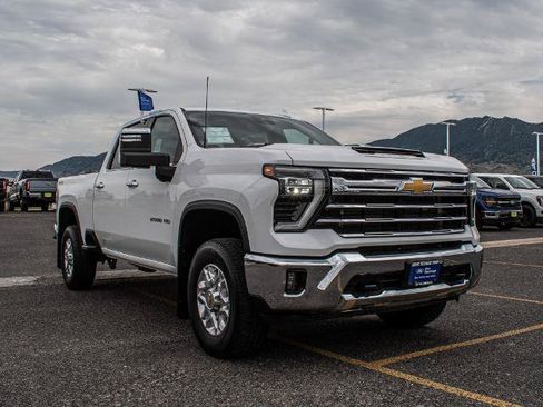 Used 2024 Chevrolet Silverado 2500 LTZ AWD/4WD image 3