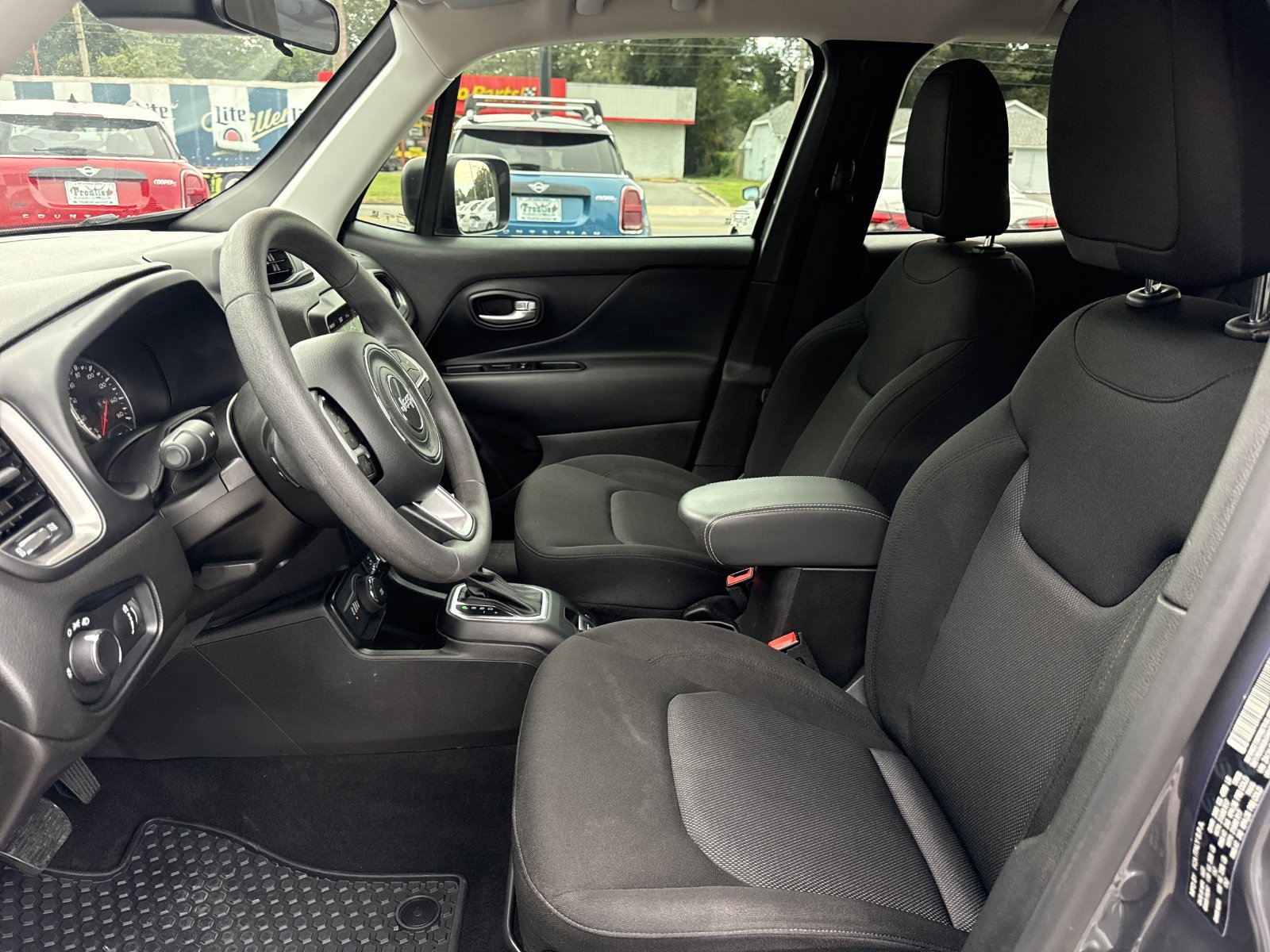 Used 2023 Jeep Renegade Latitude AWD/4WD image 10