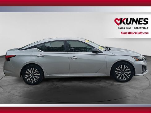 Used 2024 Nissan Altima 2.5 SV FWD image 12