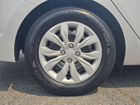Used 2020 Hyundai Accent SE FWD image 9