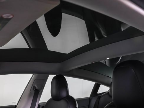 Used 2021 Tesla Model 3 Standard Range Plus image 31