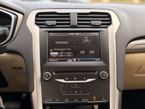 Used 2014 Ford Fusion SE FWD image 30