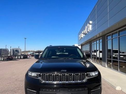 Used 2021 Jeep Grand Cherokee L Limited image 3