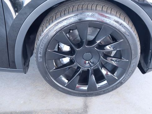 Used 2021 Tesla Model Y Long Range AWD/4WD image 34