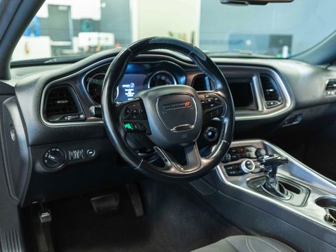 Used 2019 Dodge Challenger SXT RWD image 10