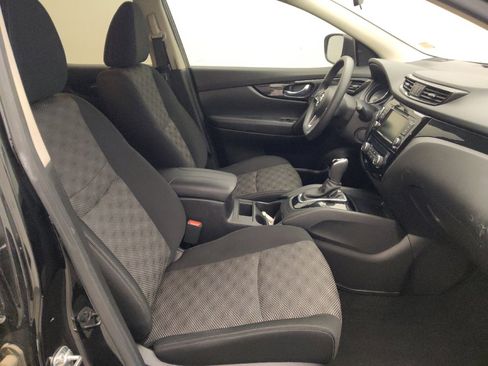 Used 2020 Nissan Rogue Sport SV image 21