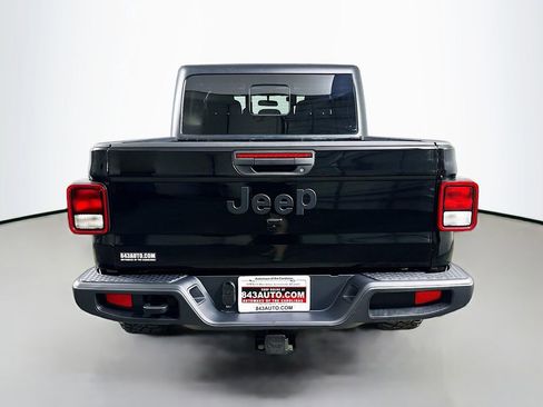 Used 2022 Jeep Gladiator Willys image 6