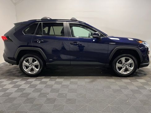 Used 2021 Toyota RAV4 XLE Premium image 4