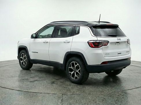 Used 2025 Jeep Compass Trailhawk AWD/4WD image 6
