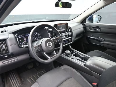 Used 2025 Nissan Pathfinder SV FWD image 13