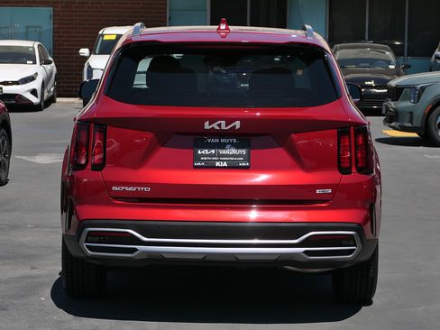 Used 2023 Kia Sorento EX w/ Panoramic Sunroof Package FWD image 5