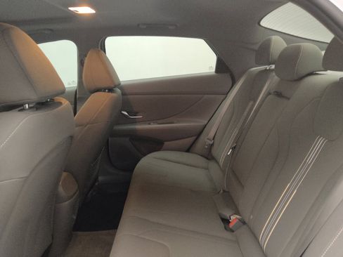 Used 2024 Hyundai Elantra SEL w/ Convenience Package FWD image 18