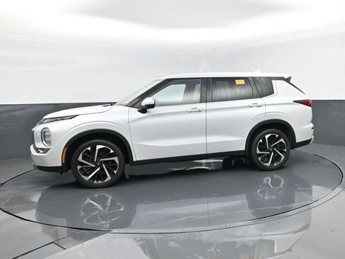 Used 2023 Mitsubishi Outlander SE AWD/4WD image 5