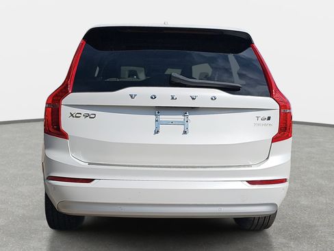 Used 2022 Volvo XC90 T6 Momentum w/ Climate Package image 6