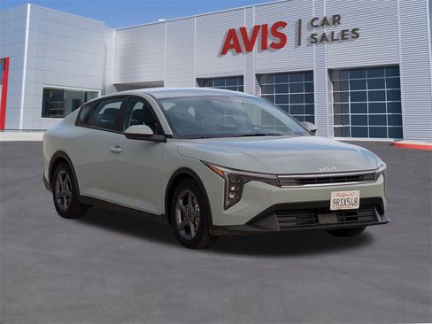 Used 2025 Kia K4 LXS image 3