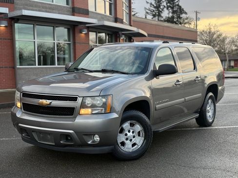 Used 2007 Chevrolet Suburban LT AWD/4WD image 1