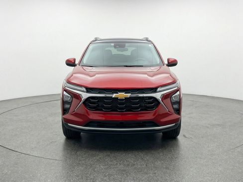Used 2025 Chevrolet Trax LT w/ LT Convenience Package image 2