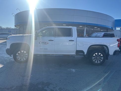 Used 2025 Chevrolet Silverado 2500 Custom w/ Custom Value Package image 8