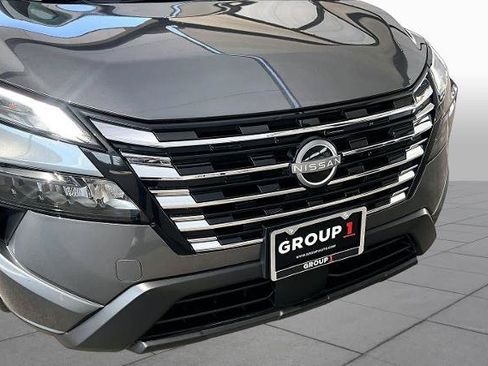 Certified 2025 Nissan Rogue SV FWD image 29