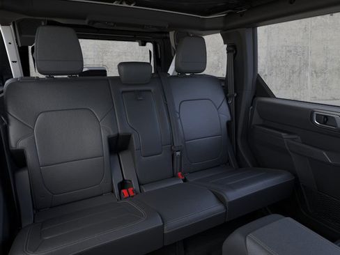 New 2025 Ford Bronco Badlands image 11