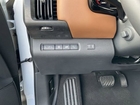 New 2026 Nissan Pathfinder Platinum w/ Accent Package AWD/4WD image 18