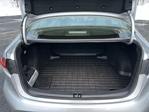 Used 2021 Toyota Corolla LE image 21